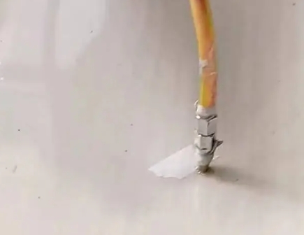 贺州市瓷砖空鼓维修公司专业解答在瓷砖铺贴过程中，如果使用的砂料过粗（如全部使用了粗砂），可能会导致以下问题