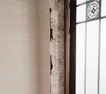 贺州市瓷砖空鼓免砸砖维修公司分享吸水砖泡水时间不够或过长都会对瓷砖铺贴效果产生影响